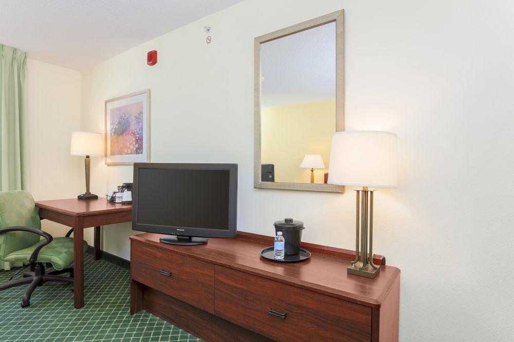 Fairfield Inn Erie Millcreek Mall Kearsarge Exterior foto
